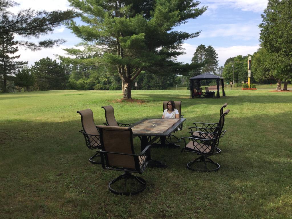 Cedars Motel Ironwood Zewnętrze zdjęcie