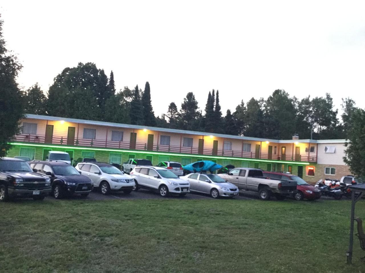 Cedars Motel Ironwood Zewnętrze zdjęcie
