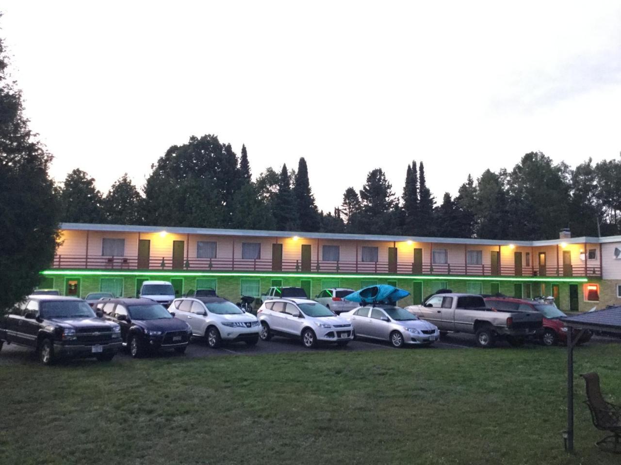 Cedars Motel Ironwood Zewnętrze zdjęcie