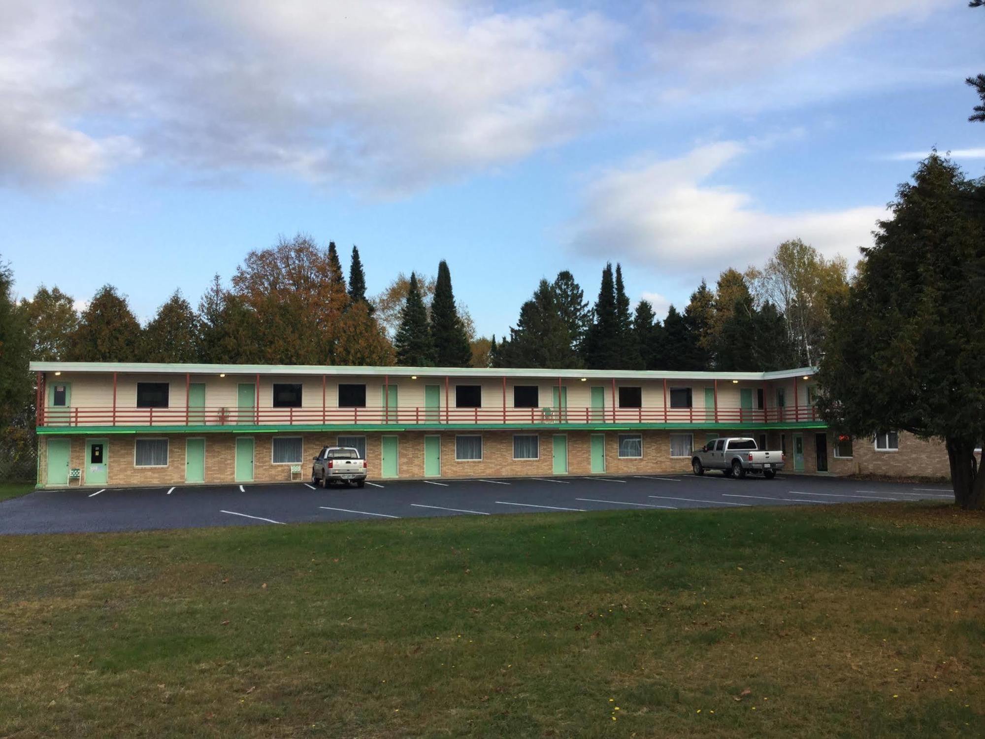 Cedars Motel Ironwood Zewnętrze zdjęcie
