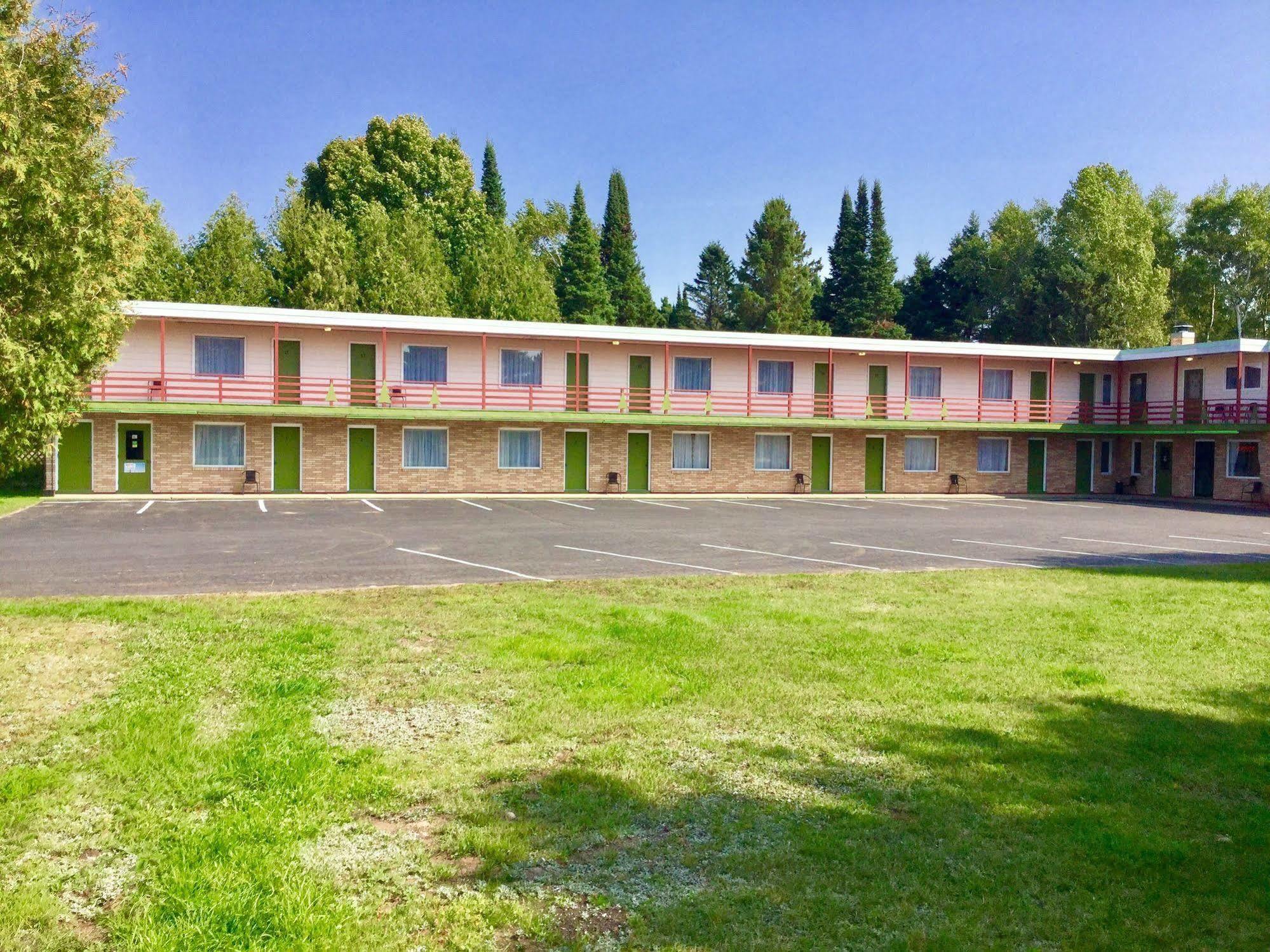 Cedars Motel Ironwood Zewnętrze zdjęcie