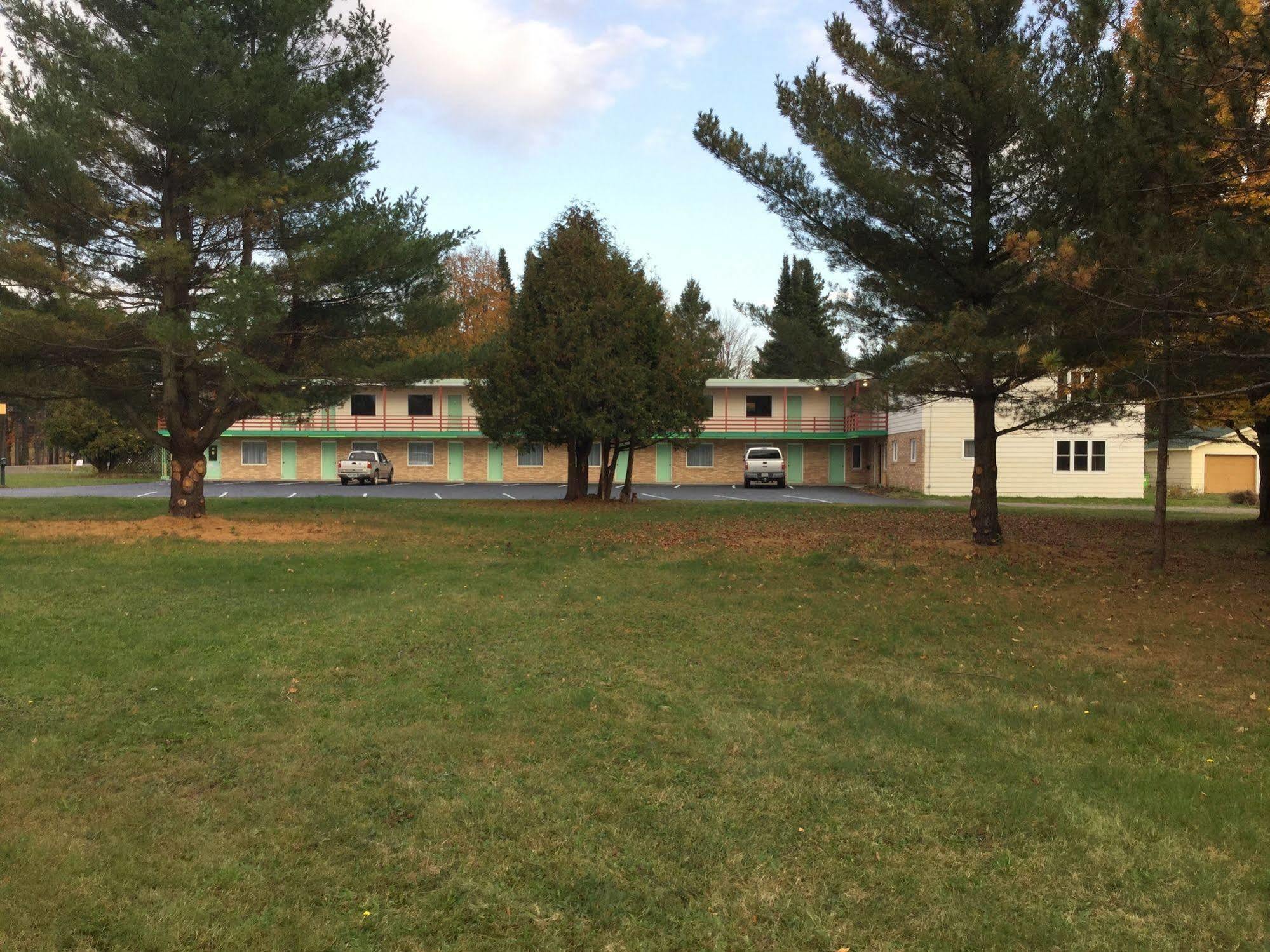 Cedars Motel Ironwood Zewnętrze zdjęcie