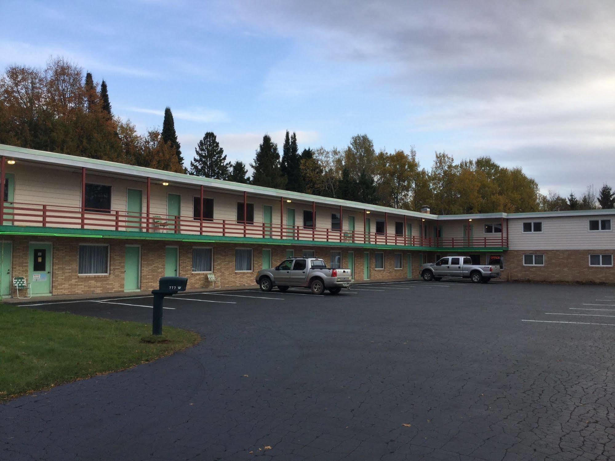 Cedars Motel Ironwood Zewnętrze zdjęcie